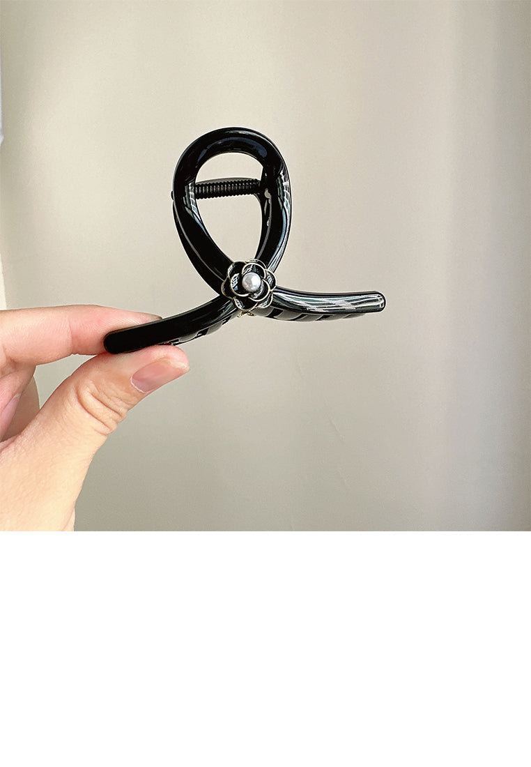 Chic Black Line Camellia Pearl Geometric Hair Claw