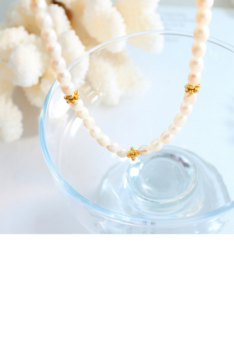 Fashion and Elegant Plated Gold 316L Stainless Steel Small Flower Mosaic Imitation Pearl Beaded Necklace - Luxurious Look