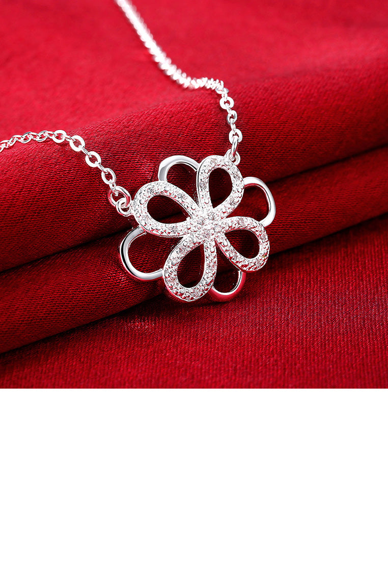 Simple Fashion Hollow Pattern Cubic Zircon Necklace