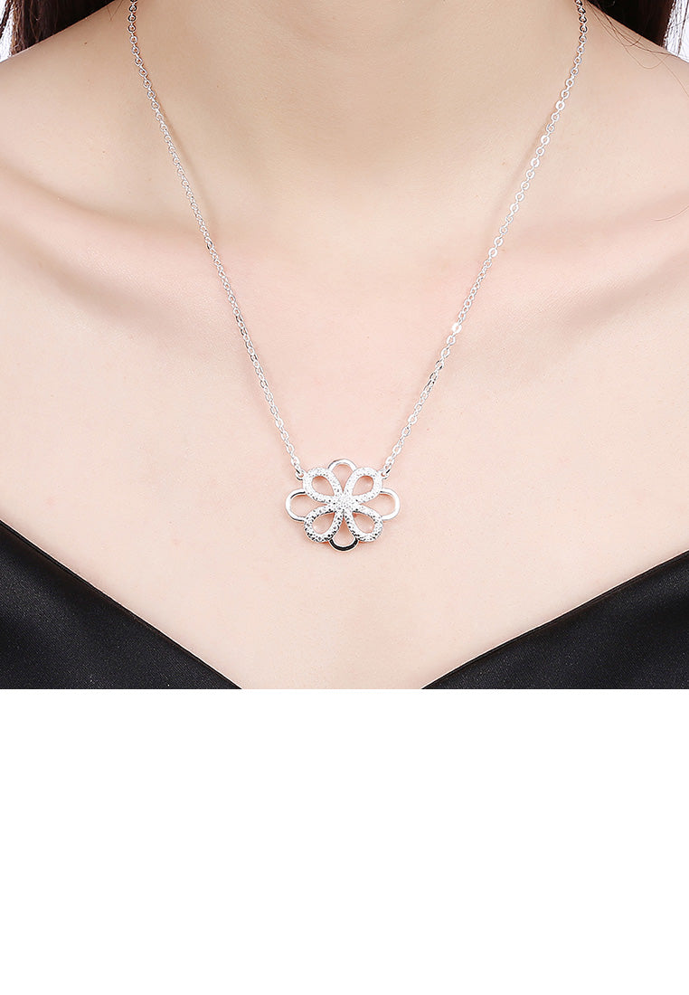 Simple Fashion Hollow Pattern Cubic Zircon Necklace