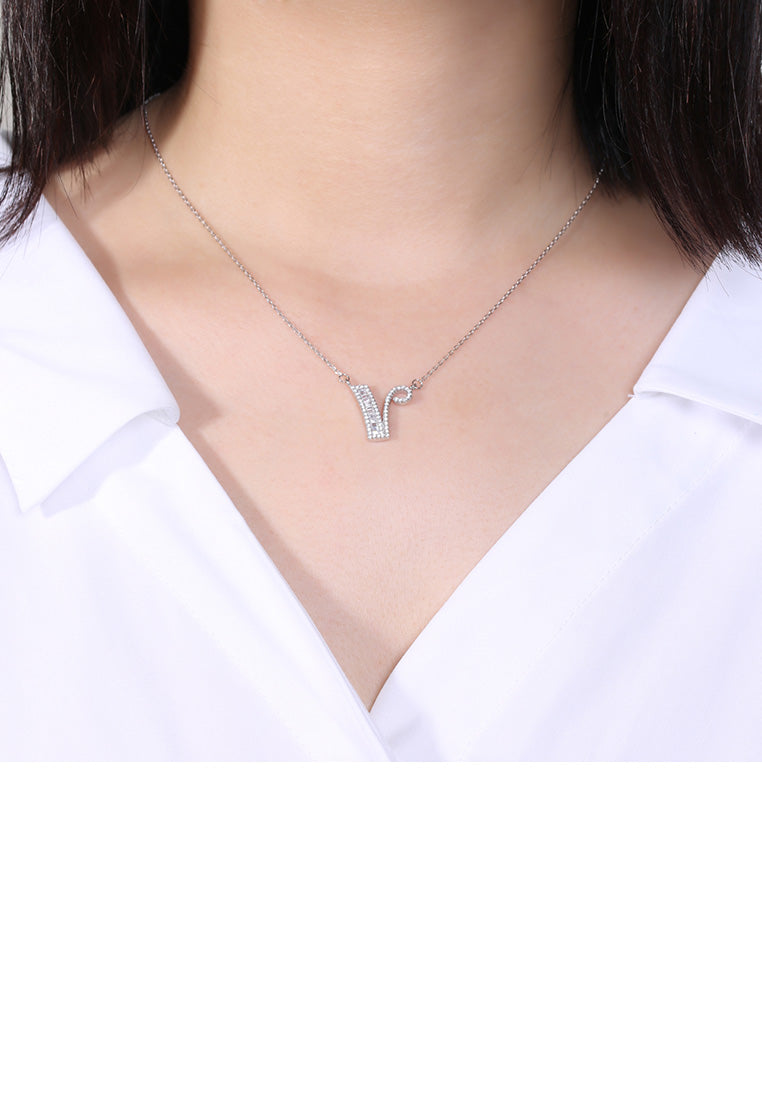 925 Sterling Silver Fashion Personality English Alphabet V Cubic Zircon Necklace