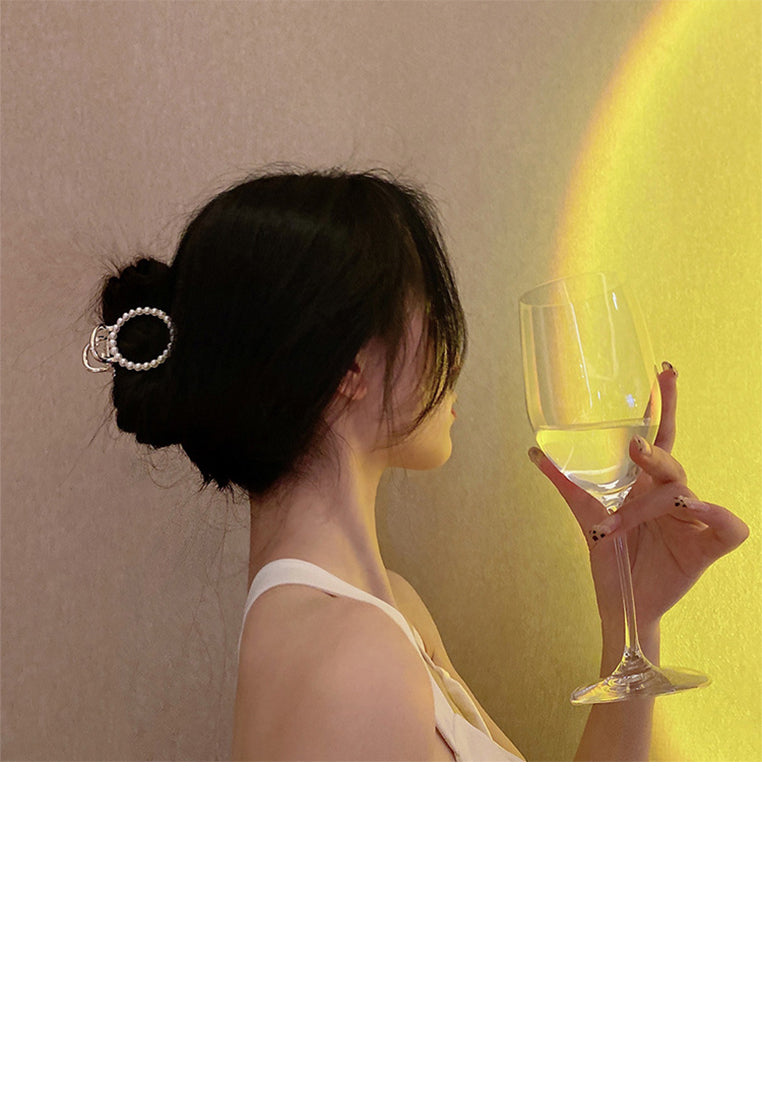 Fashion And Elegant Plated Gold Geometric Circle Imitation Pearl Hair Claw - Elegant Hairpiece - Luxurious Look