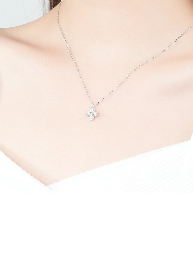 925 Sterling Silver Simple Fashion Four-leafed Clover Pendant with Cubic Zirconia and Necklace - Luxurious Look