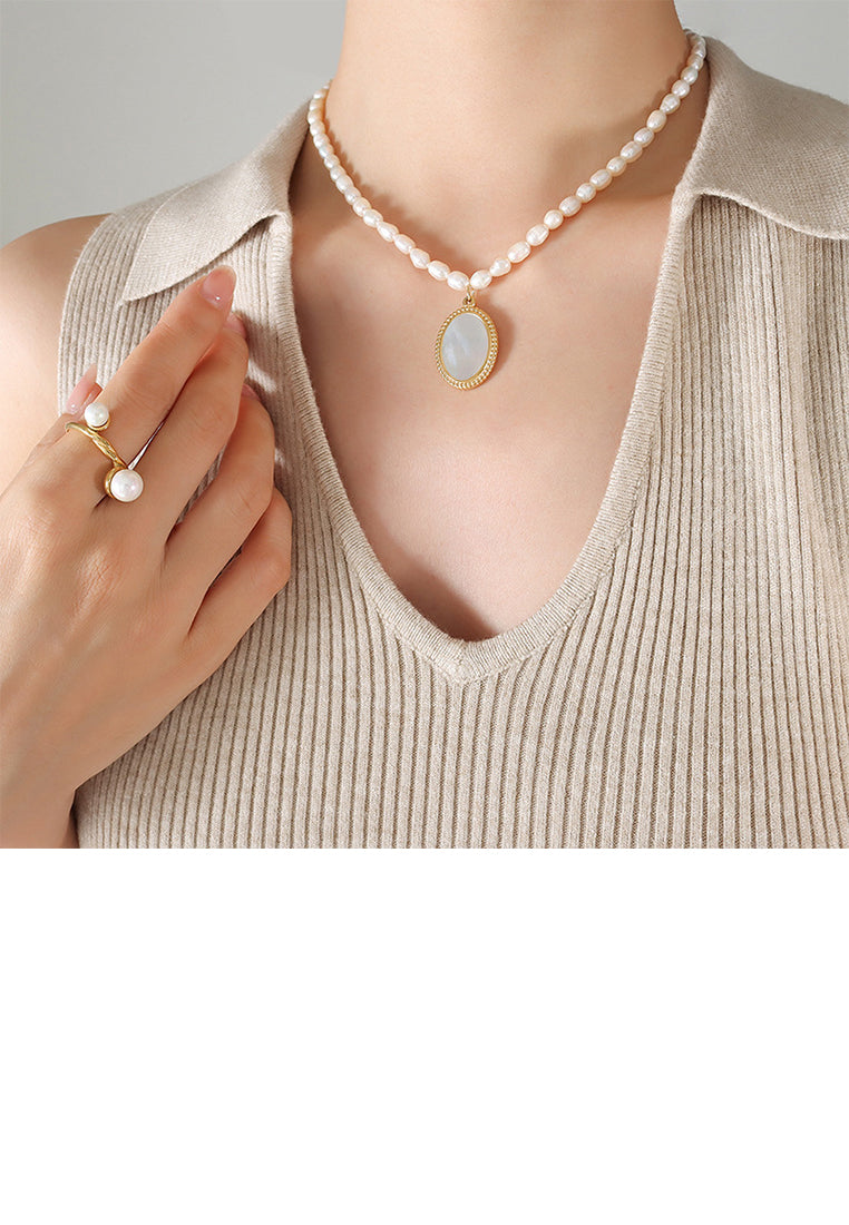 Fashion Elegant Plated Gold 316L Stainless Steel Shell Geometric Oval Pendant with Imitation Pearl Necklace - Luxurious Look