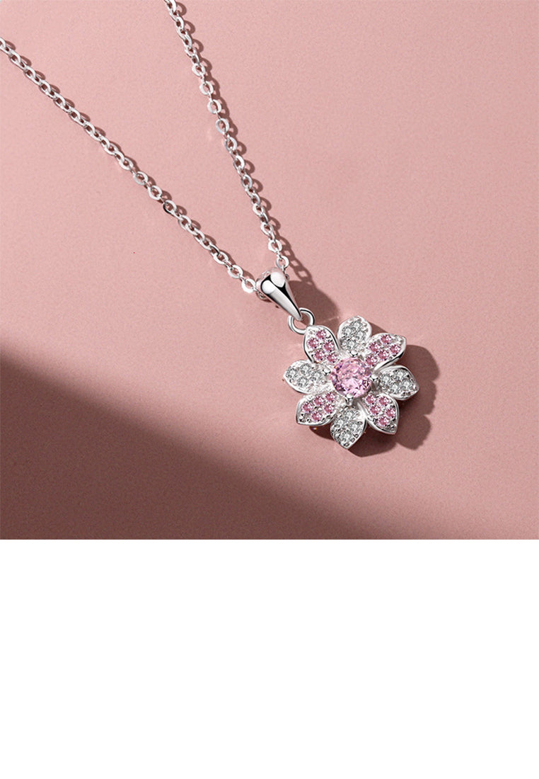 925 Sterling Silver Fashion Temperament Daisy Pendant with Cubic Zirconia and Necklace - Luxurious Look