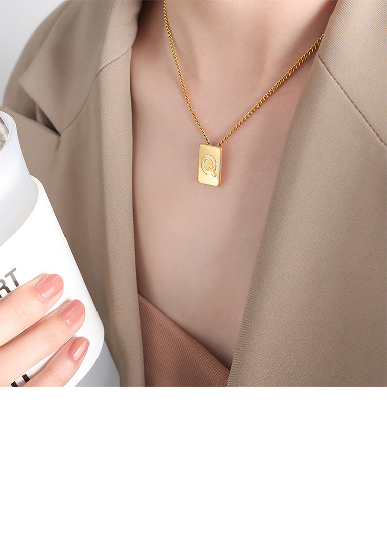 Fashion and Simple Plated Gold 316L Stainless Steel Alphabet Q Geometric Square Pendant with Necklace