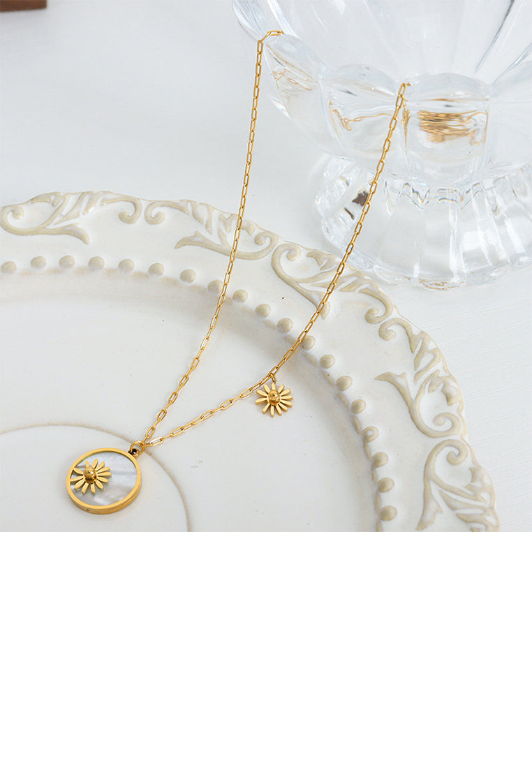 Fashion and Simple Plated Gold 316L Stainless Steel Daisy Geometric Mother-of-pearl Round Pendant with Necklace