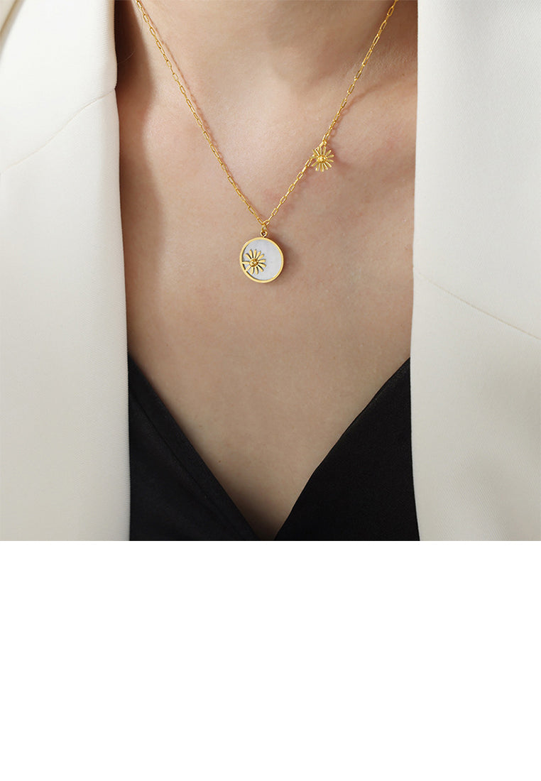 Fashion and Simple Plated Gold 316L Stainless Steel Daisy Geometric Mother-of-pearl Round Pendant with Necklace