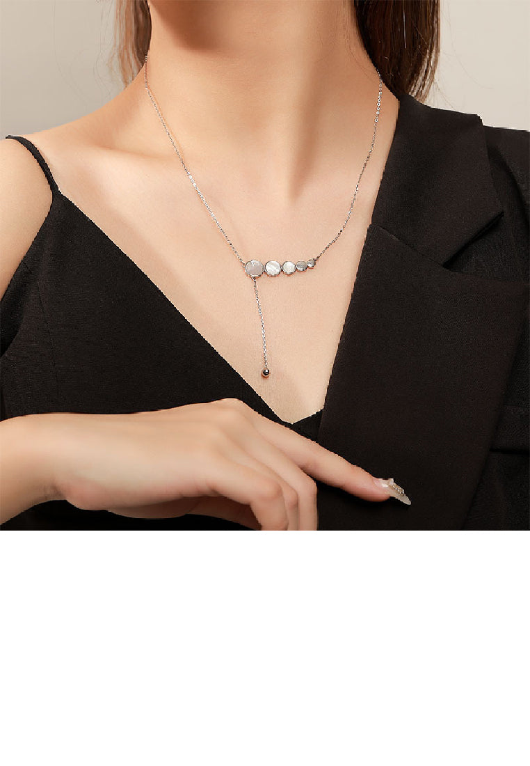 925 Sterling Silver Fashion Temperament Geometric Round White Shell Tassel Pendant with Necklace