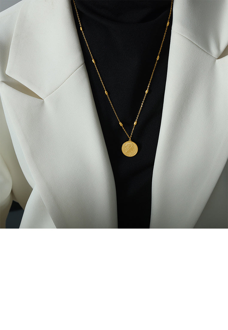 Fashion and Simple Plated Gold 316L Stainless Steel Queen Geometric Round Pendant with Long Necklace
