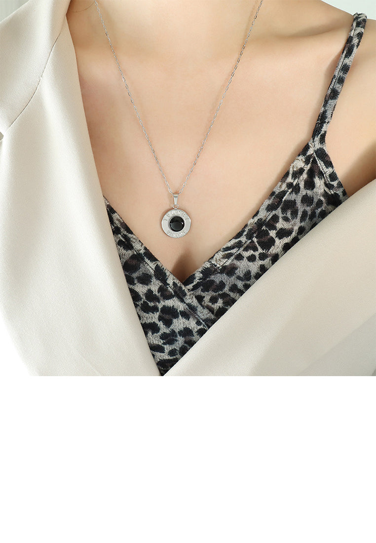 Simple and Elegant 316L Stainless Steel English Alphabet Geometric Round Pendant with Black Cats Eye and Necklace