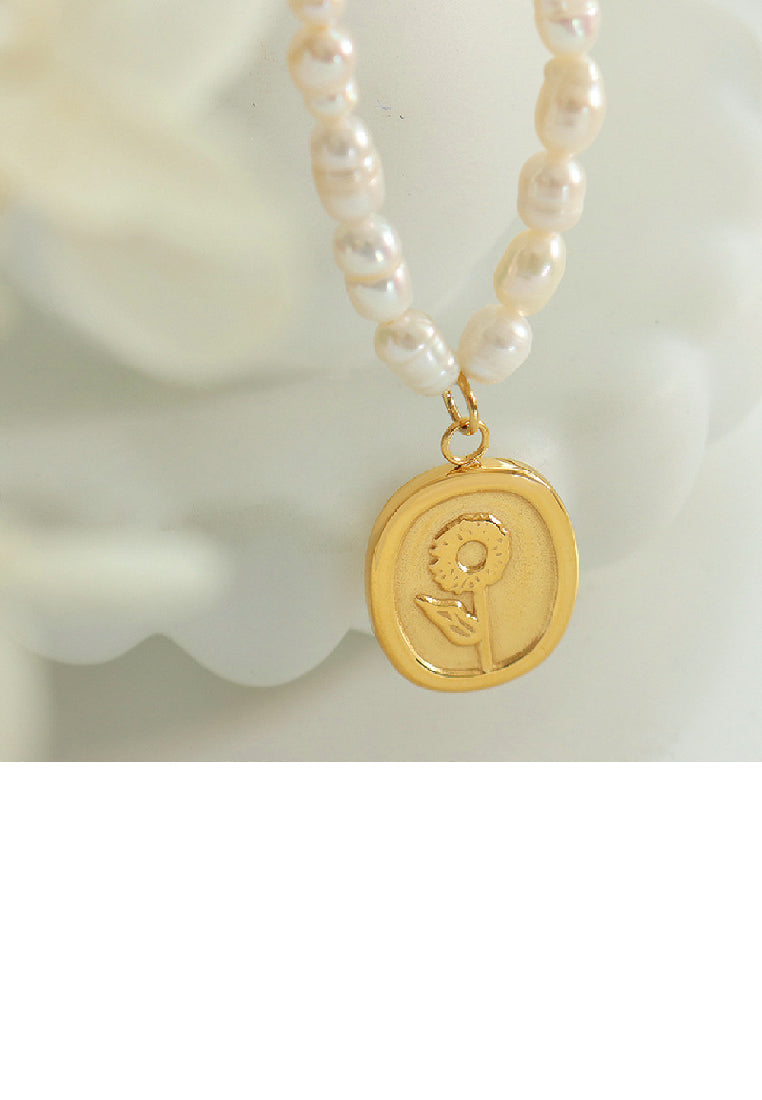 Fashion Elegant Plated Gold 316L Stainless Steel Flower Pattern Geometric Pendant with Imitation Pearl Beaded Necklace - Luxurious Look