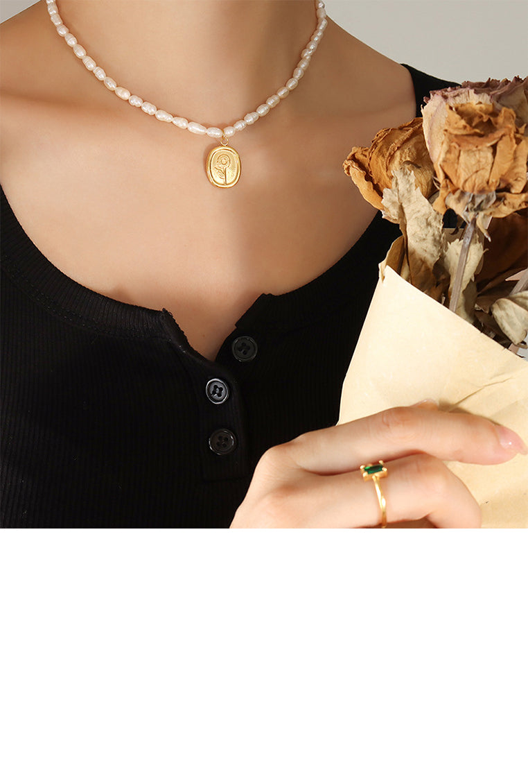 Fashion Elegant Plated Gold 316L Stainless Steel Flower Pattern Geometric Pendant with Imitation Pearl Beaded Necklace - Luxurious Look