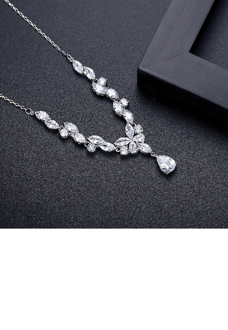 Fashion Brilliant Floral Geometric Water Drop Pendant with Cubic Zirconia and Necklace - Luxurious Look