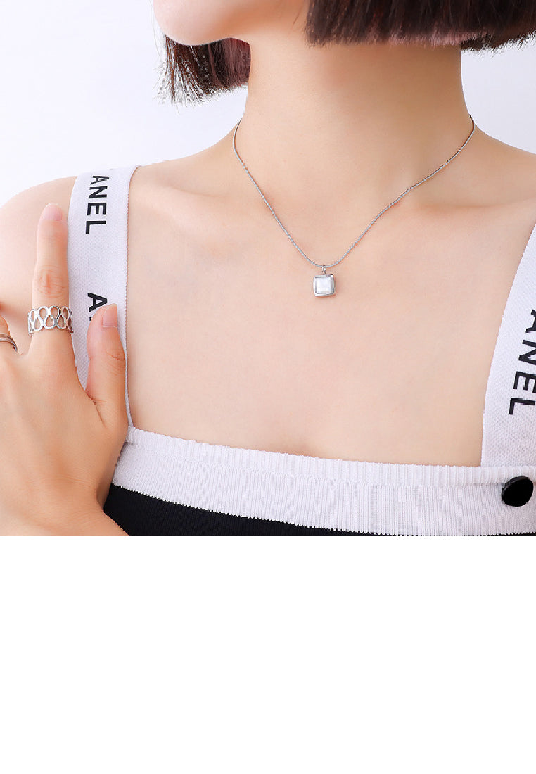 Simple Fashion 316L Stainless Steel Geometric Square White Shell Pendant with Necklace