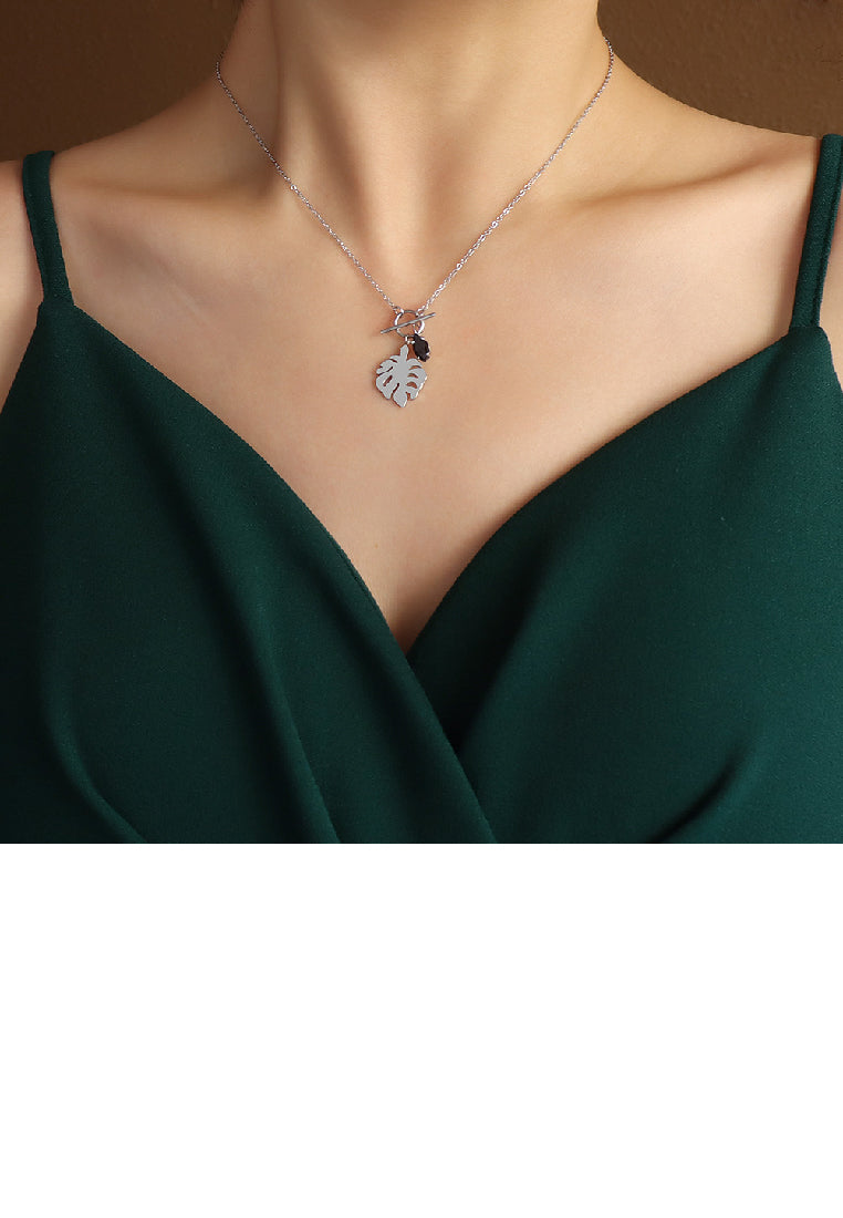 Fashion Temperament 316L Stainless Steel Leaf Pendant with Black Cubic Zirconia and Necklace - Luxurious Look