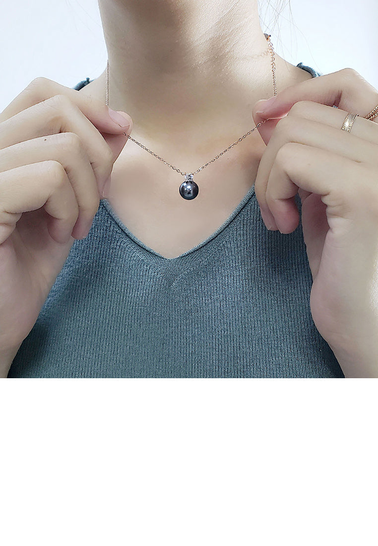 925 Sterling Silver Simple Elegant Geometric Black Freshwater Pearl Pendant with Necklace - Luxurious Look