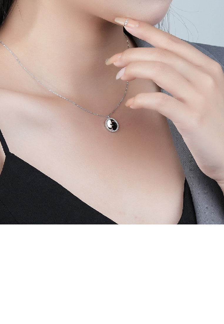 925 Sterling Silver Fashion Simple Cat Geometric Round Pendant with Cubic Zirconia and Necklace - Luxurious Look