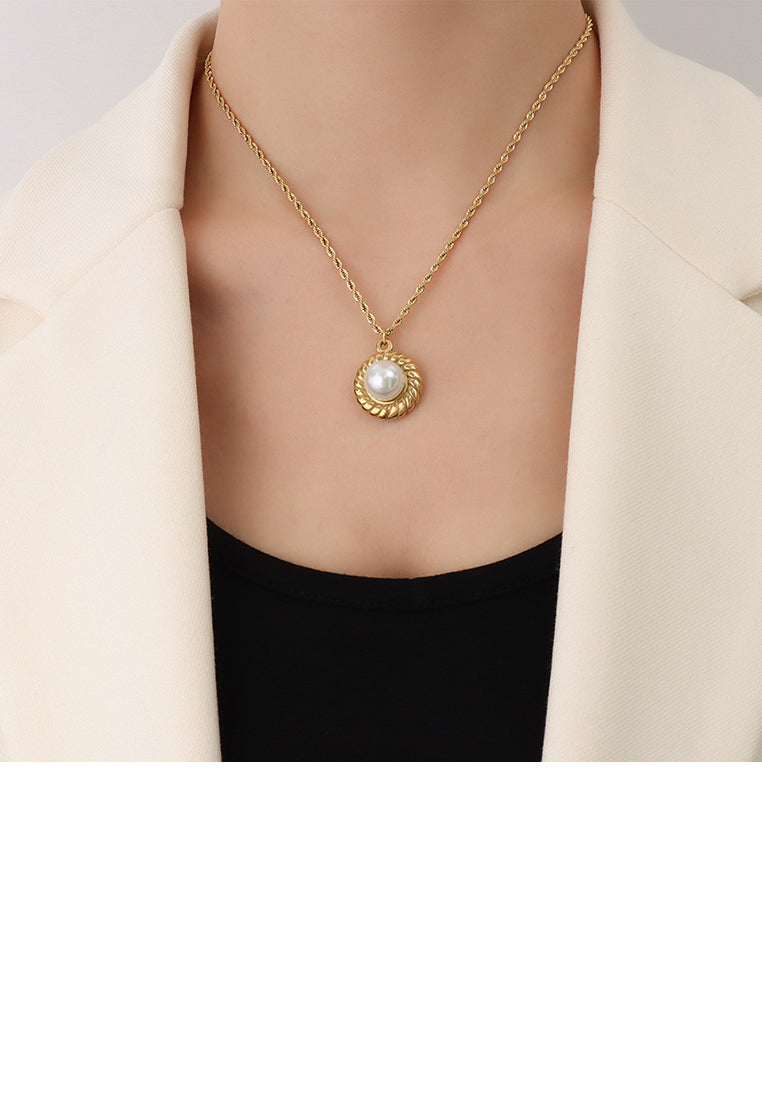 Fashion Creative Plated Gold 316L Stainless Steel Straw Hat Shaped Imitation Pearl Pendant with Necklace - Luxurious Look