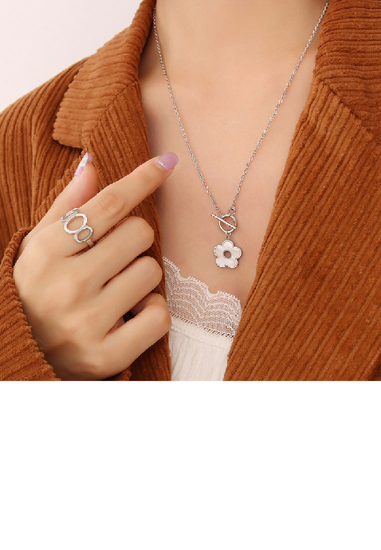 Fashion Simple 316L Stainless Steel Flower White Shell Pendant with Necklace