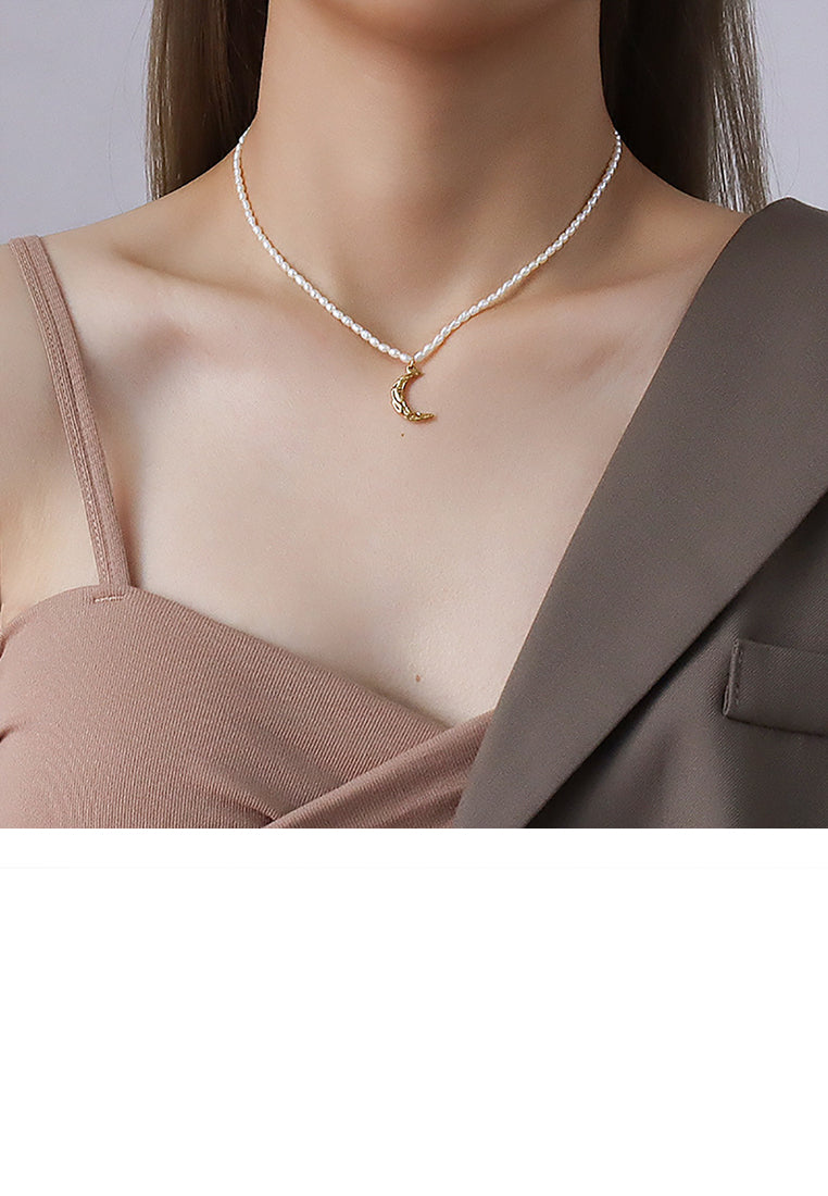 Fashion Elegant Plated Gold 316L Stainless Steel Moon Pendant with Imitation Pearl Necklace - Luxurious Look