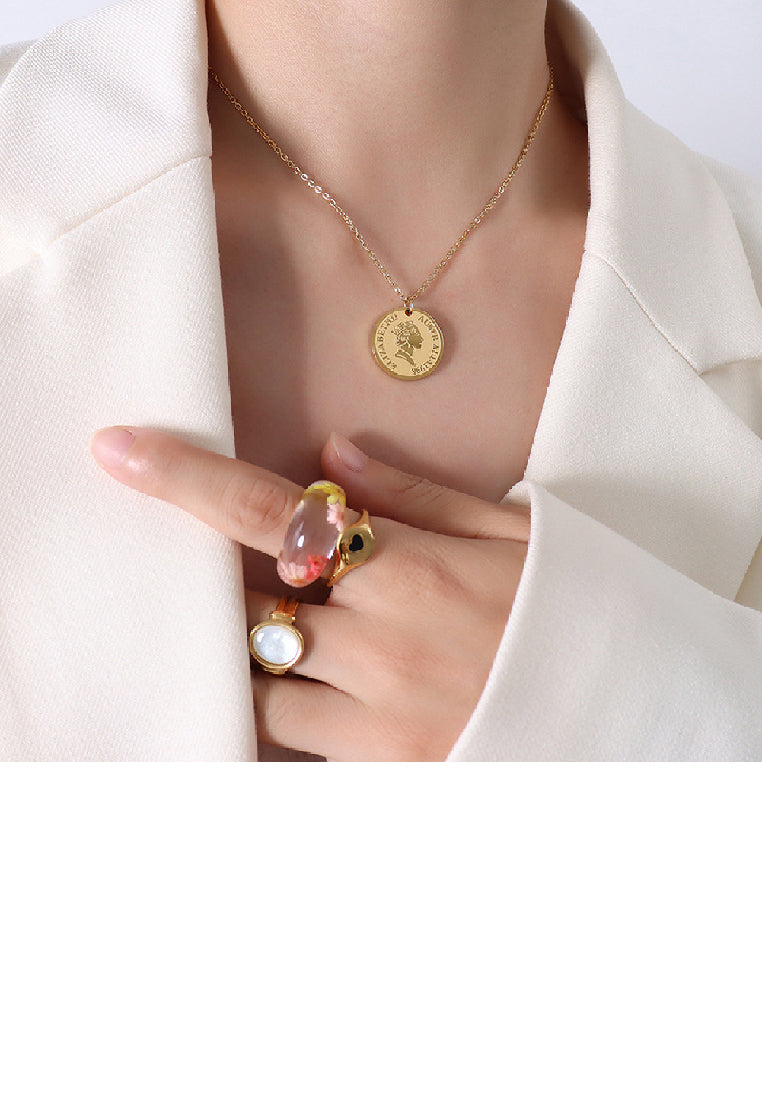 Fashion Simple Plated Gold 316L Stainless Steel Queen Elizabeth Geometric Round Pendant with Necklace