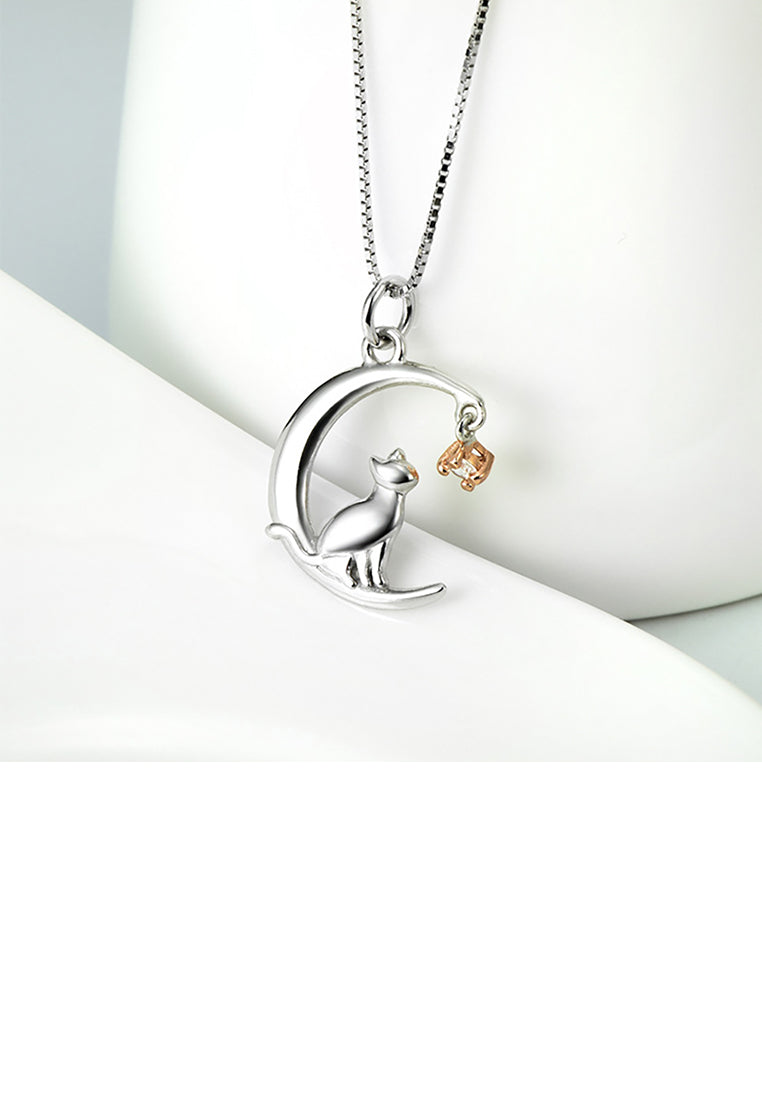925 Sterling Silver Fashion Simple Moon Cat Pendant with Cubic Zirconia and Necklace - Luxurious Look