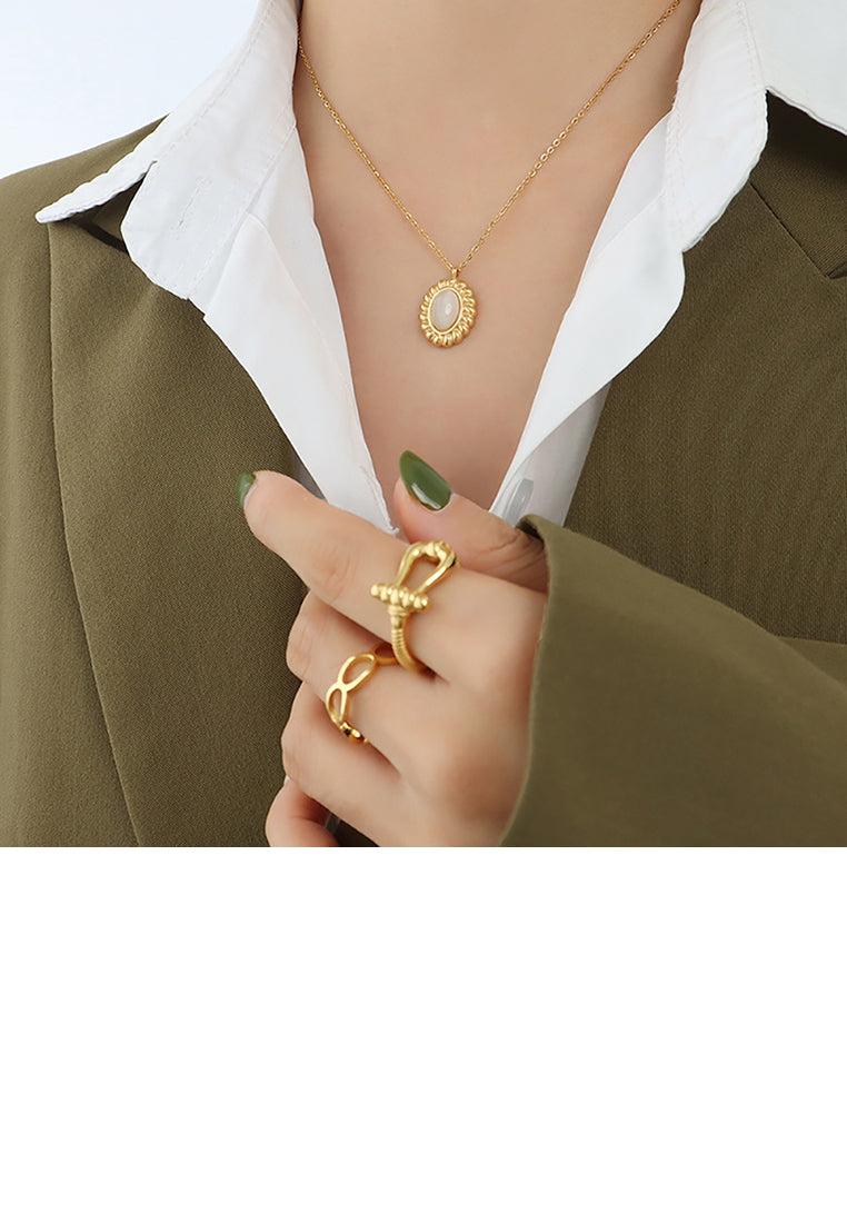 Fashion Simple Gold Plated 316L Stainless Steel Lace Geometric Oval Pendant with Imitation Opal and Necklace
