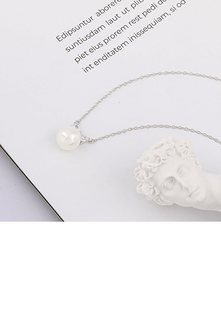 925 Sterling Silver Simple Fashion Butterfly Combined Into A Pearl Pendant with Cubic Zirconia and Necklace - Luxurious Look