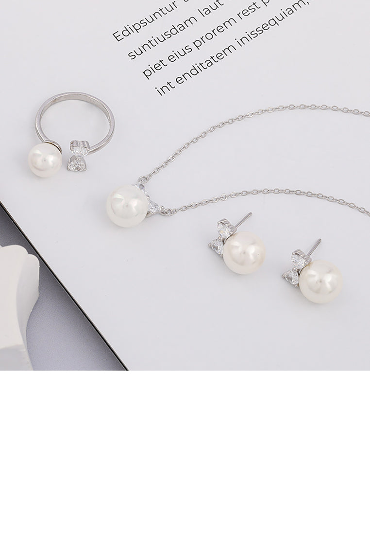 925 Sterling Silver Simple Fashion Butterfly Combined Into A Pearl Pendant with Cubic Zirconia and Necklace - Luxurious Look