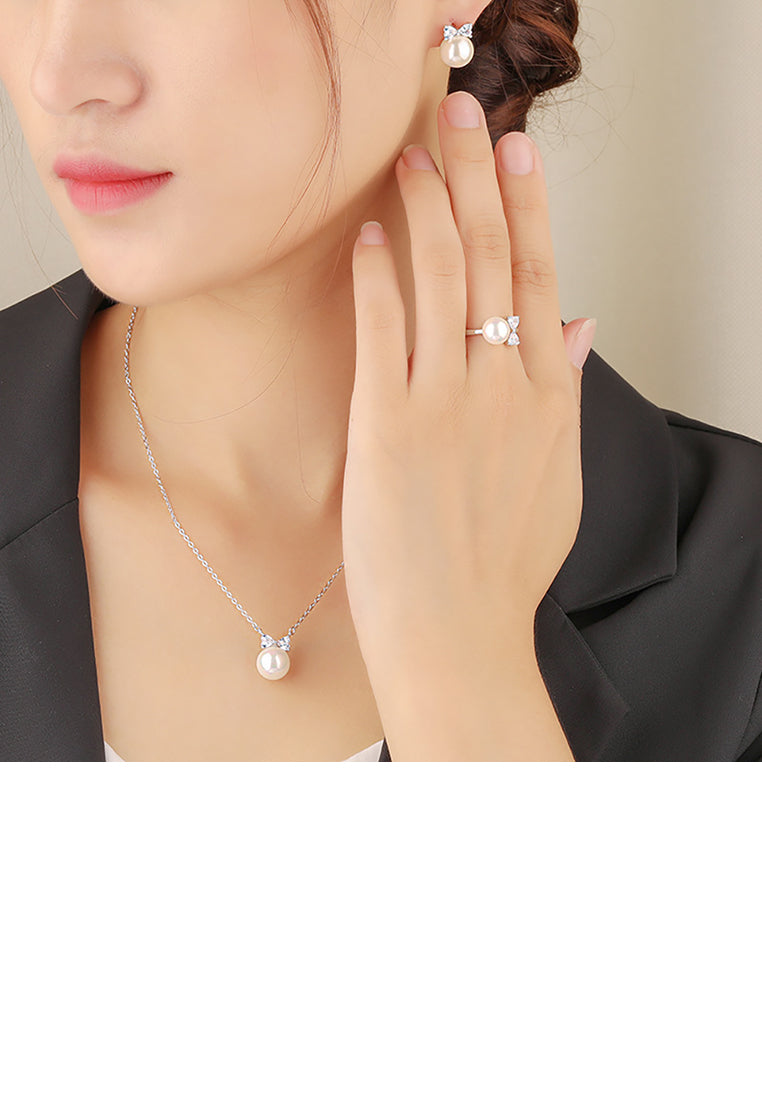 925 Sterling Silver Simple Fashion Butterfly Combined Into A Pearl Pendant with Cubic Zirconia and Necklace - Luxurious Look