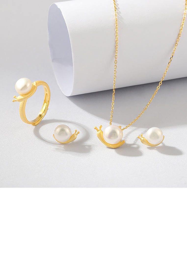 925 Sterling Silver Plated Gold Simple Cute Snail Freshwater Pearl Pendant with Necklace - Luxurious Look