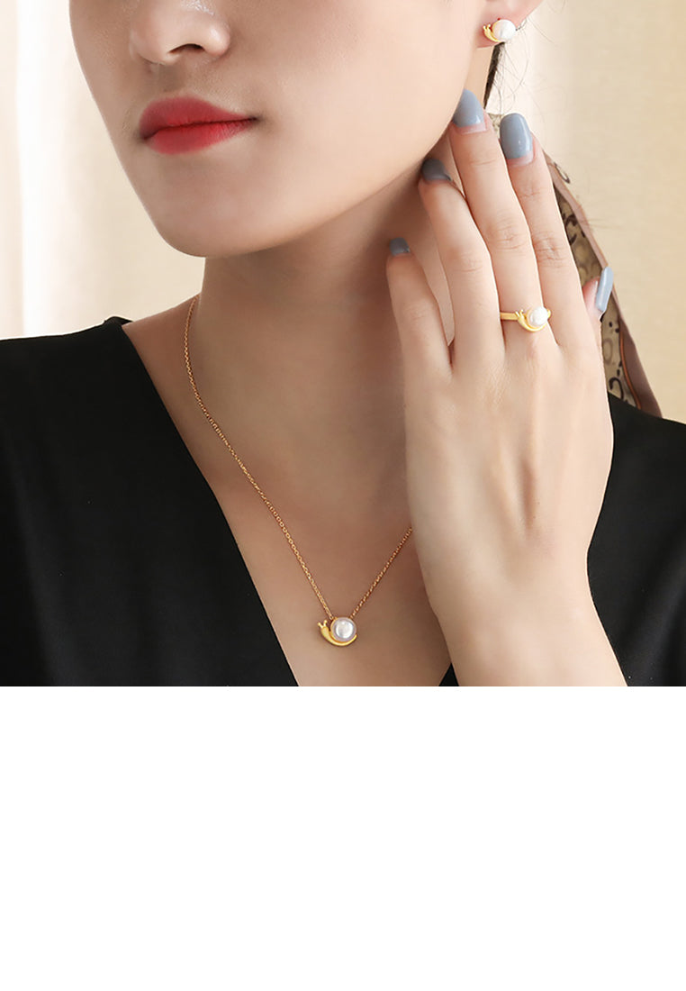 925 Sterling Silver Plated Gold Simple Cute Snail Freshwater Pearl Pendant with Necklace - Luxurious Look