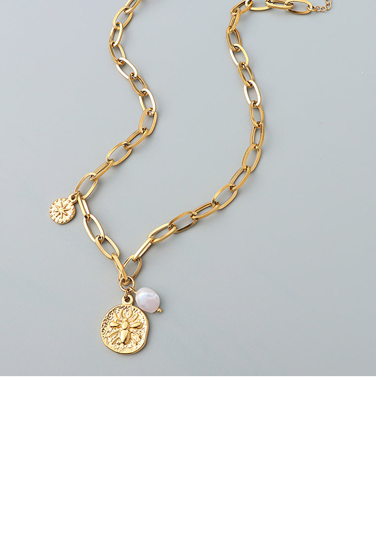 Fashion Simple Plated Gold 316L Stainless Steel Spider Geometric Round Pendant with Imitation Pearl and Necklace - Luxurious Look