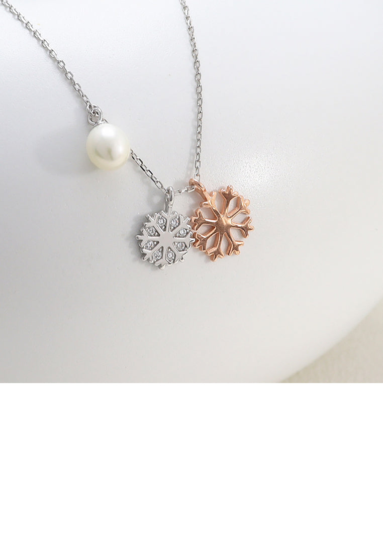 925 Sterling Silver Fashion Simple Snowflake Cubic Zirconia Pendant with Freshwater Pearl and Necklace - Luxurious Look