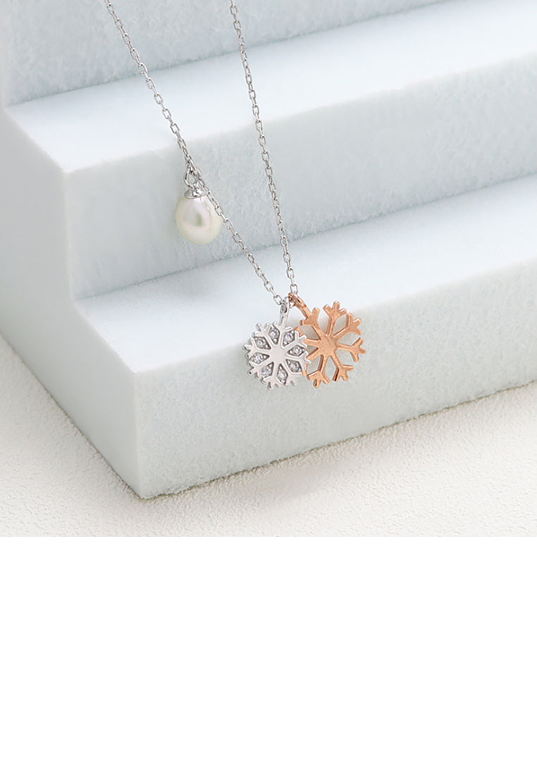 925 Sterling Silver Fashion Simple Snowflake Cubic Zirconia Pendant with Freshwater Pearl and Necklace - Luxurious Look