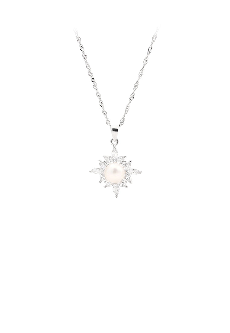 925 Sterling Silver Fashion and Elegant Snowflake Freshwater Pearl Pendant with Cubic Zirconia and Necklace - Luxurious Look