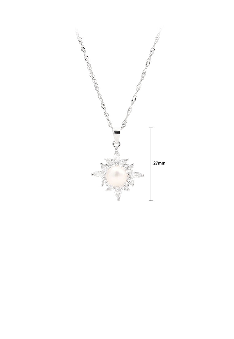 925 Sterling Silver Fashion and Elegant Snowflake Freshwater Pearl Pendant with Cubic Zirconia and Necklace - Luxurious Look