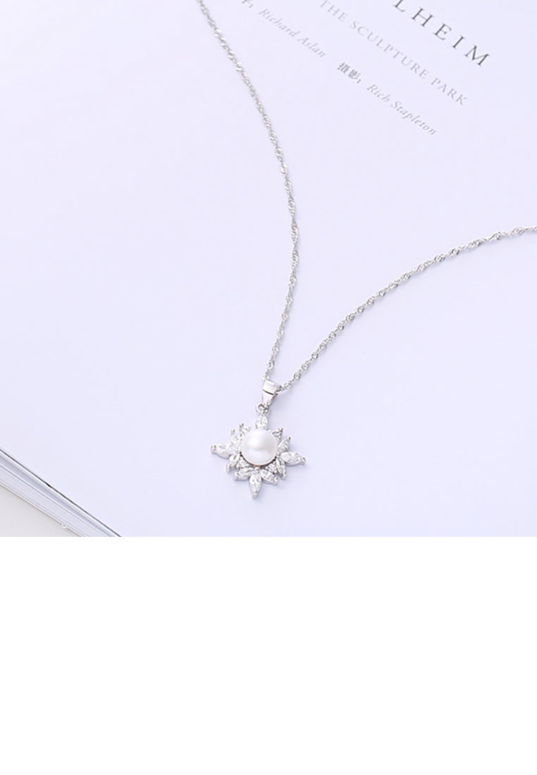 925 Sterling Silver Fashion and Elegant Snowflake Freshwater Pearl Pendant with Cubic Zirconia and Necklace - Luxurious Look