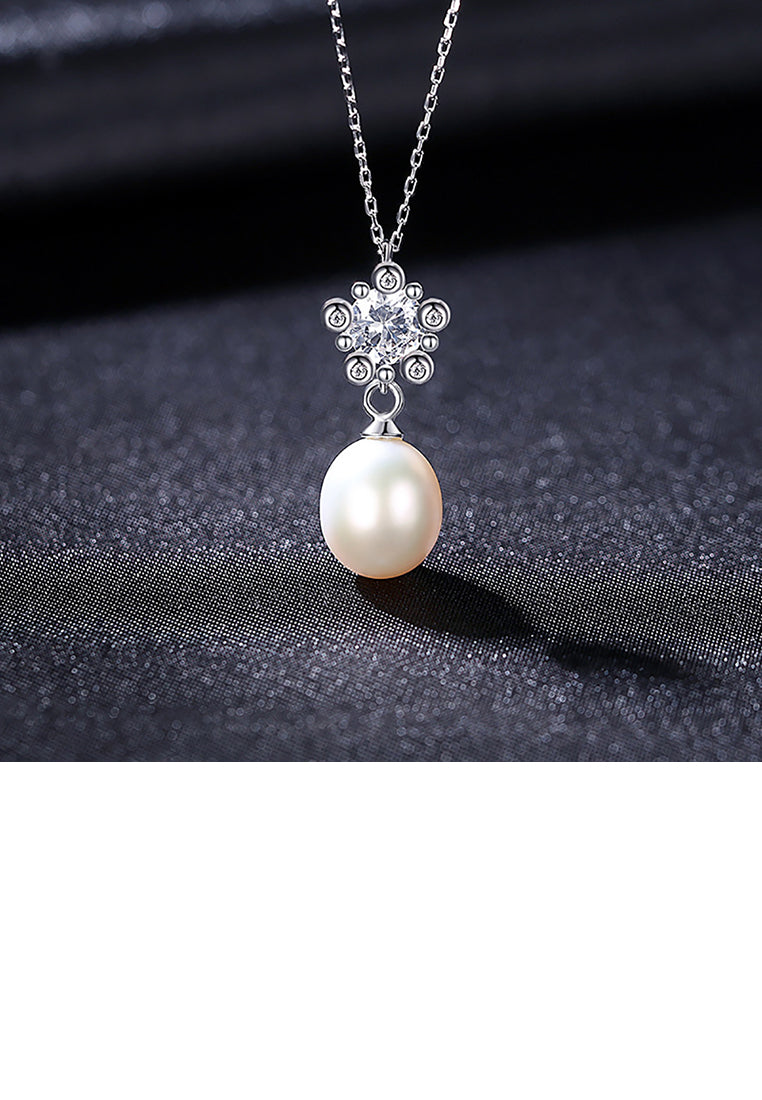 925 Sterling Silver Fashion Elegant Flower Cubic Zirconia Freshwater Pearl Pendant with Necklace - Luxurious Look