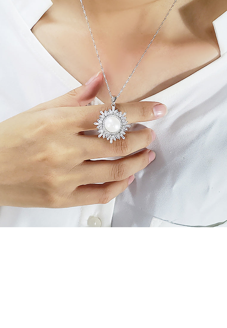 925 Sterling Silver Fashion Sparkling Snowflake Freshwater Pearl Pendant with Cubic Zirconia and Necklace - Luxurious Look