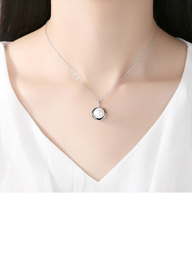 925 Sterling Silver Fashion and Elegant Geometric White Freshwater Pearl Pendant with Necklace - Luxurious Look