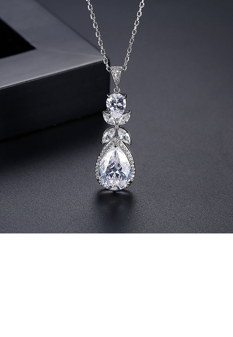 Fashion and Elegant Flower Water Drop Pendant with Cubic Zirconia and Necklace - Luxurious Look