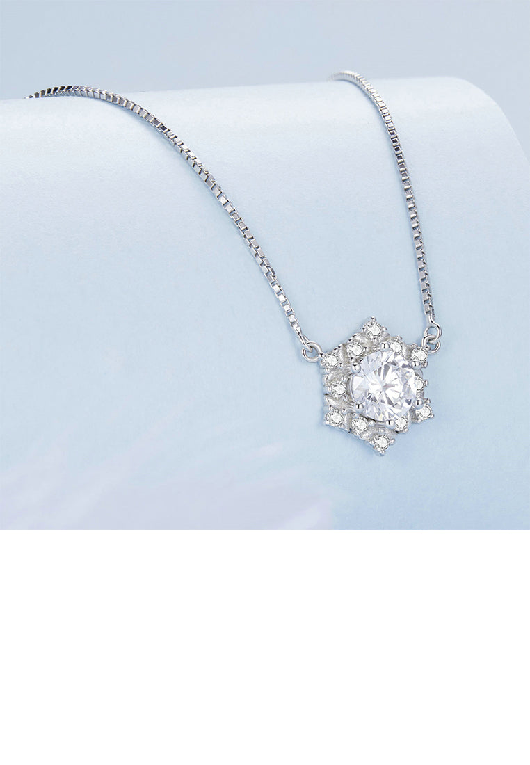 925 Sterling Silver Simple Sparkling Snowflake Pendant with Cubic Zirconia and Necklace - Luxurious Look