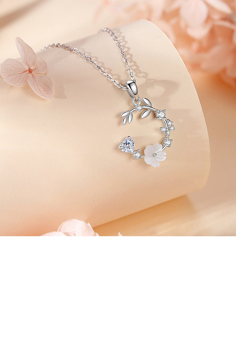 925 Sterling Silver Simple and Fashion Flower Butterfly Pendant with Cubic Zirconia and Necklace - Luxurious Look