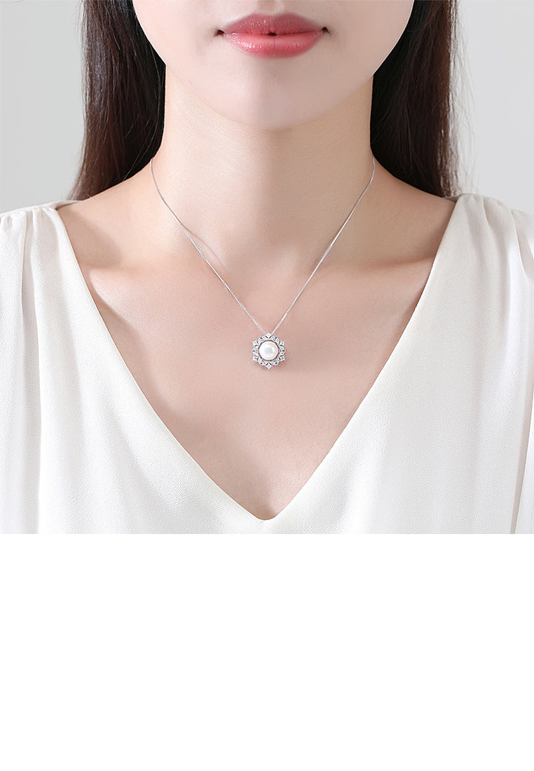 925 Sterling Silver Fashion and Elegant Geometric Floral Freshwater Pearl Pendant with Cubic Zirconia and Necklace - Luxurious Look
