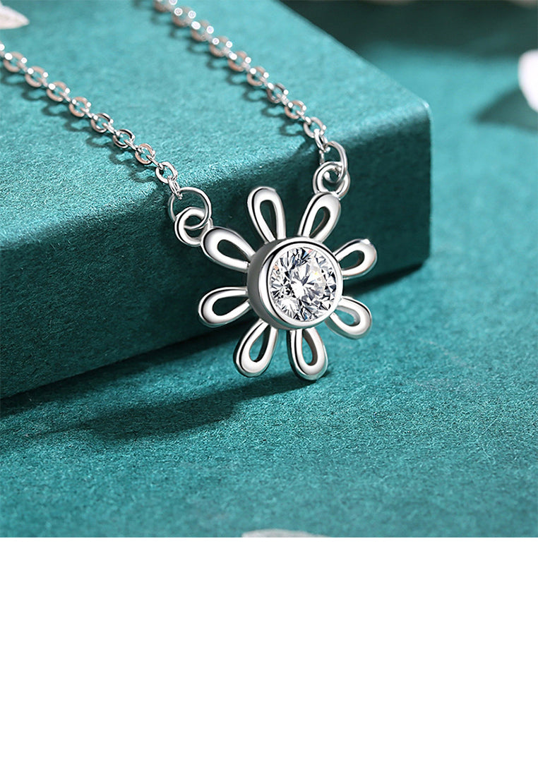 925 Sterling Silver Fashion Simple Sunflower Pendant with Cubic Zirconia and Necklace - Luxurious Look