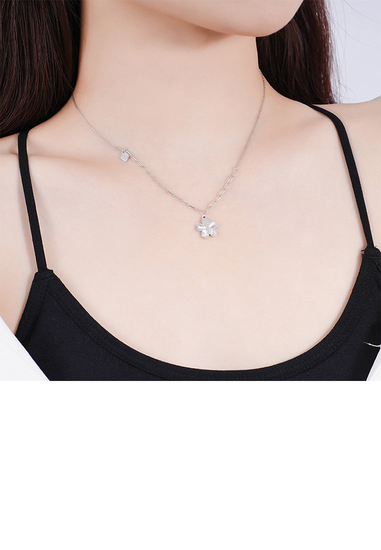 925 Sterling Silver Simple Fashion Flower Pendant with Necklace