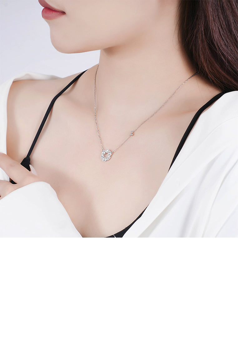 925 Sterling Silver Fashion Simple Heart-shaped Circle Pendant with Necklace