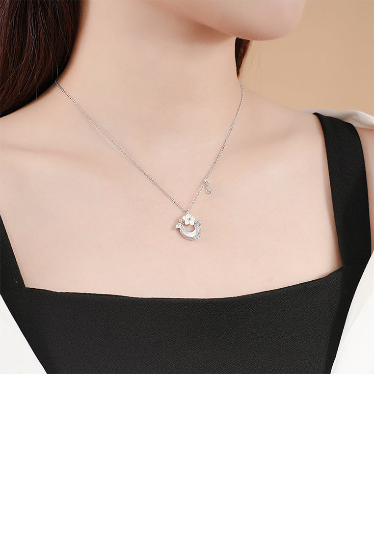 925 Sterling Silver Fashion Simple Flower Moon Shell Pendant with Cubic Zirconia and Necklace - Luxurious Look